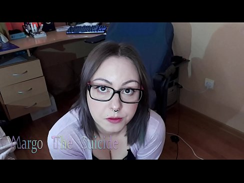 ❤️ Merch Sexy gyda Sbectol Yn Sugno Dildo'n Ddwfn ar y Camera ❤️  Rhyw  wrthon ni ☑