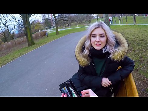❤️ Yn llyncu cum poeth dieithryn am arian - blowjob yn y parc gan Eva Elfie ❤️  Rhyw  wrthon ni ☑